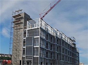 钢构高层的地震反应控制策略